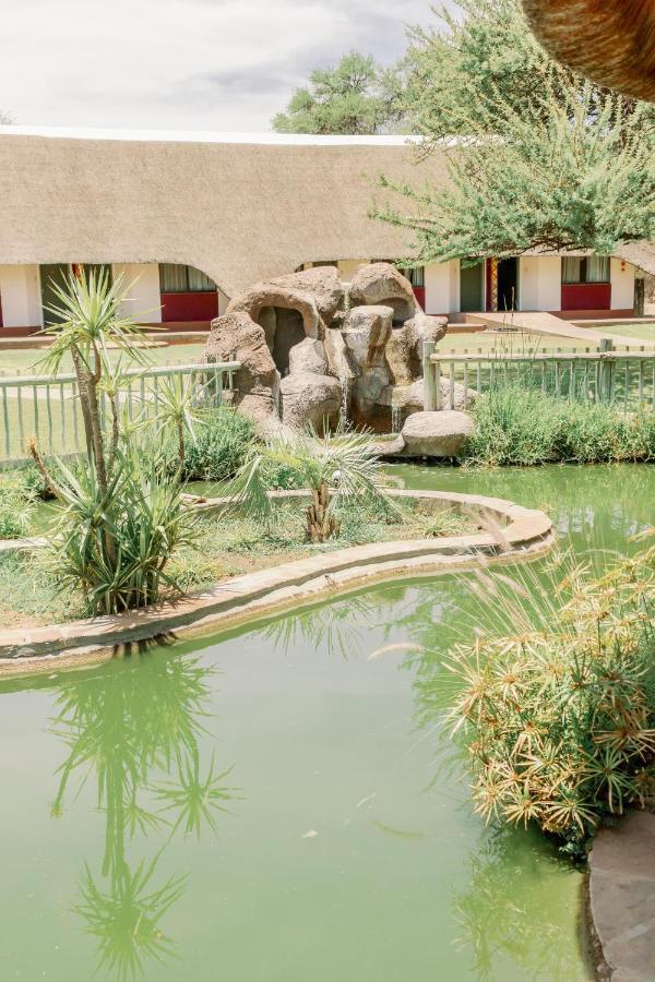 Okahandja Country Hotel Zewnętrze zdjęcie
